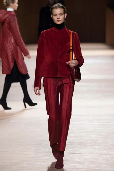 Look 32